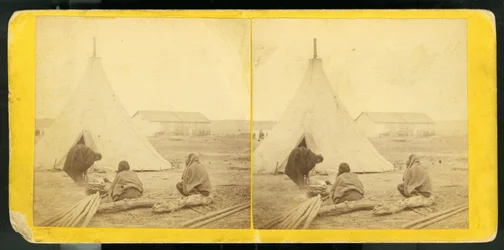 Squaws kochen vor dem Zelt von Spotted Tail, 1868